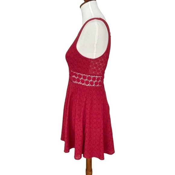 🍀FREE PEOPLE Red Daisy Crochet Lace Fit & Flare Sleeveless Dress Women's Size 2 - Picture 3 of 10